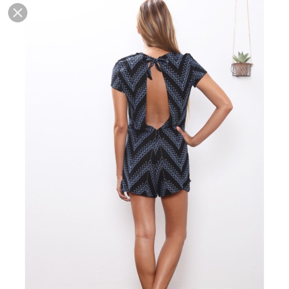 Flynn Skye Raye Keyhole Back Embroidered Romper in Black size Small
